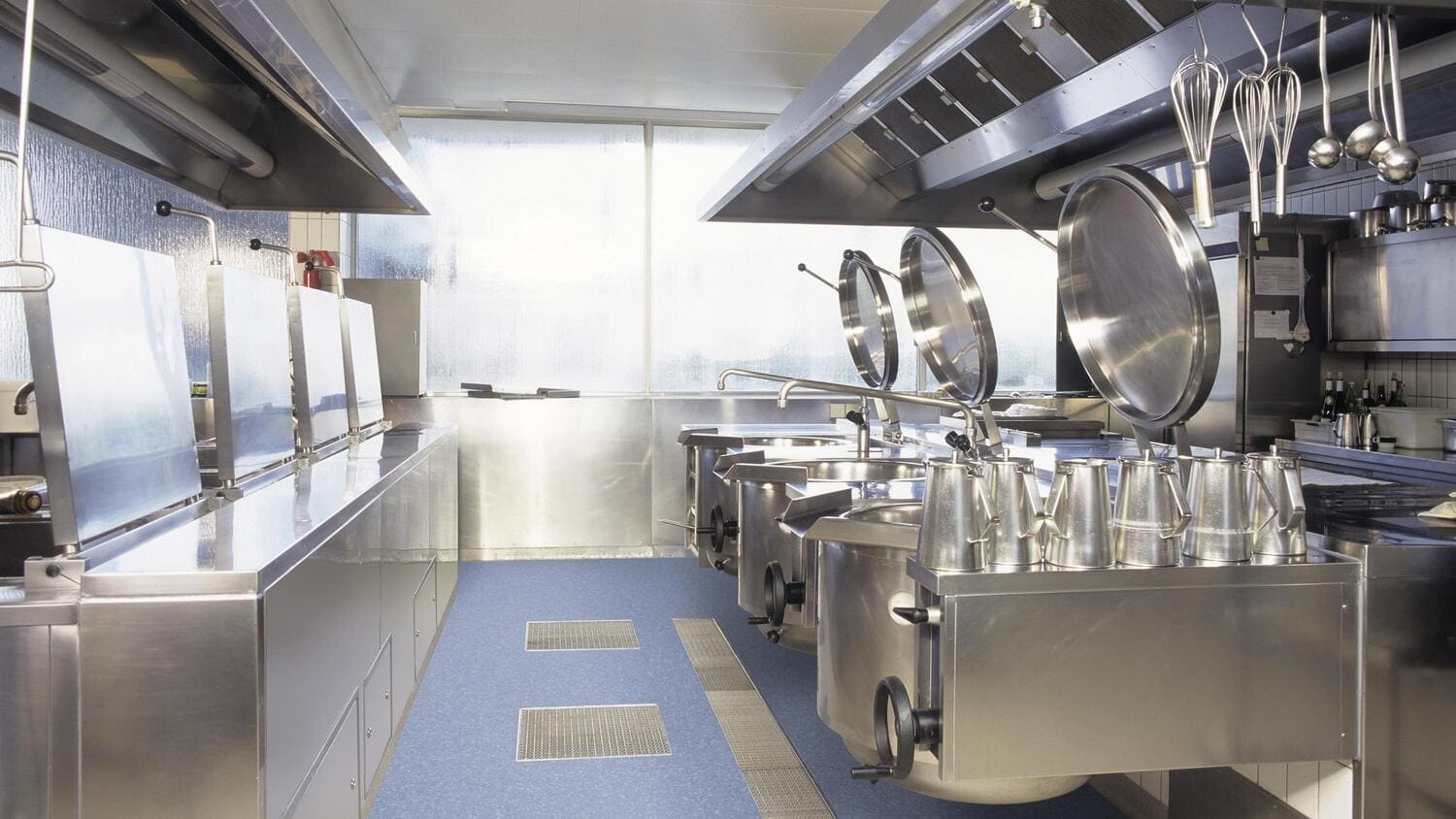 Pavimentos antideslizantes para zonas húmedas, cocinas industriales y baños geriátricos