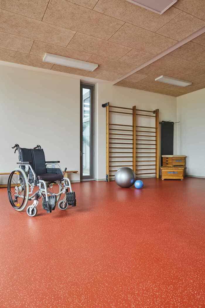 Pavimento de caucho en sala de fisioterapia